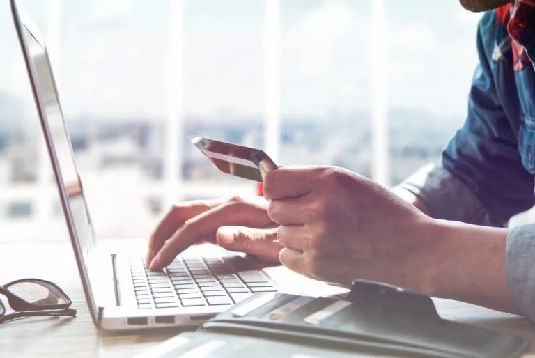 Social media and the buying process in Quebec